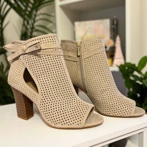 FINAL 🌸 NWOT Kaari Blue Tracy Open Toe Perforated Ankle Booties Women’s Size 8